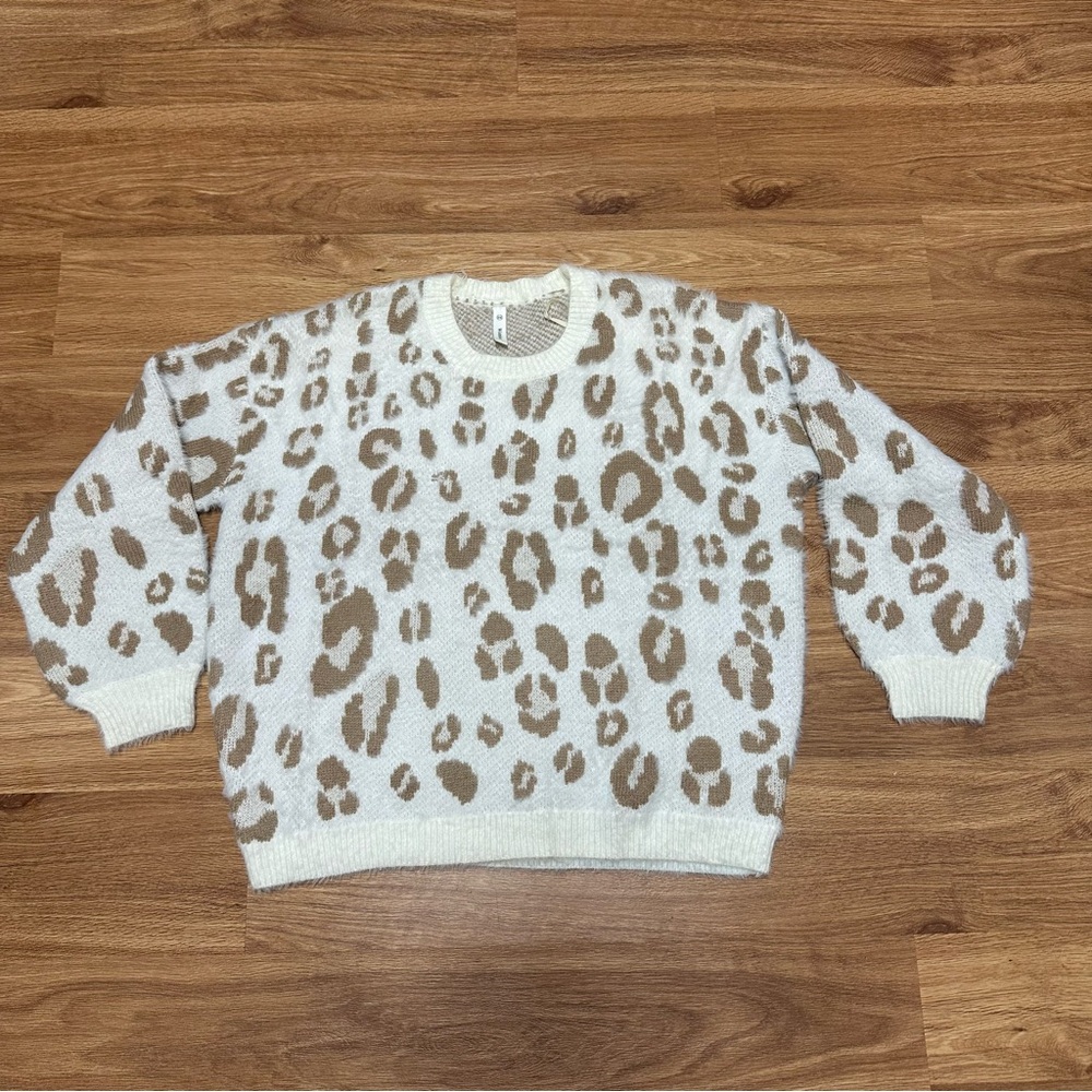 Wishlist - Women’s Ivory/White & Tan Leopard Sweater - Size S/M